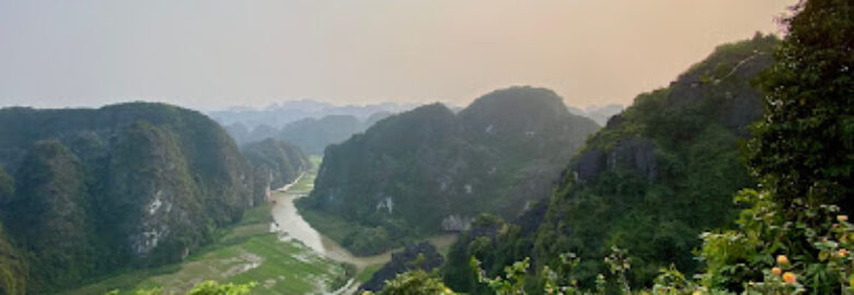 Viewpoint Đầm sen Hang múa