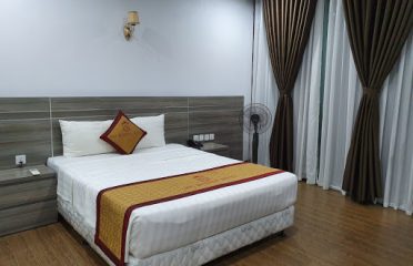 Khách sạn Queen Hotel