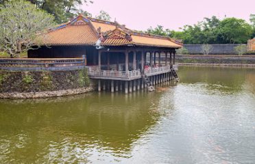 Luu Khiem Lake