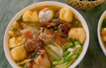 Bún riêu chả Thúy