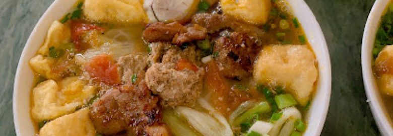 Bún riêu chả Thúy