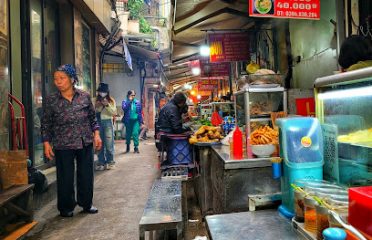 Dong Xuan Market Dining Area