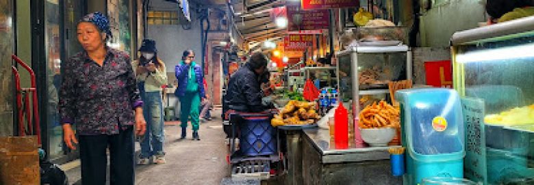 Dong Xuan Market Dining Area