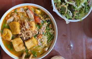 bún riêu phố cổ