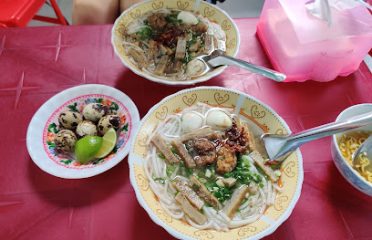 Bánh canh – Chả cá Cô Tư