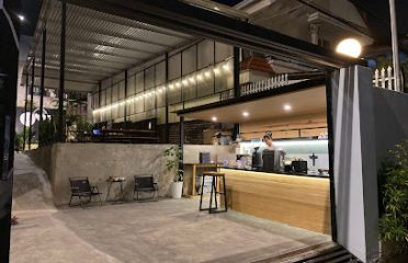 Café Dumont – Coffee, Beers & Resting 24/7