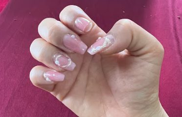 Queeny Beauty Center – nối mi, nail, phun xăm thẩm mỹ