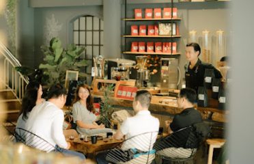 Tỏi Đen Coffee Roastery – Quán cà phê rang xay nguyên chất trung tâm Đà Lạt (Tầng 1 318 Bùi Thị Xuân)