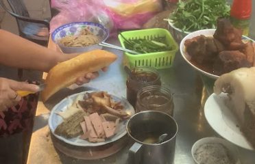 Bánh mì Địa phương (hiệu giày Như ý)