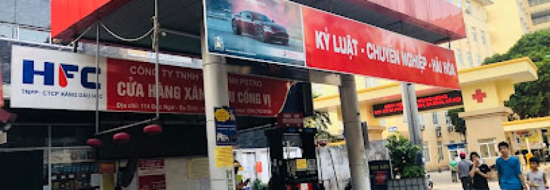 Cong Vi gasoline station