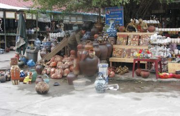 Khu triển lãm gốm sứ Bát Tràng