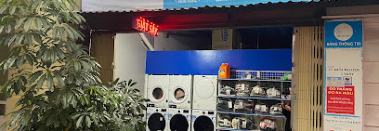 Laundry — Giặt sấy Hiệu Giặt Thơm CN7 – Máy nhỏ gọn nên chỉ giặt riêng mỗi người 1 máy.