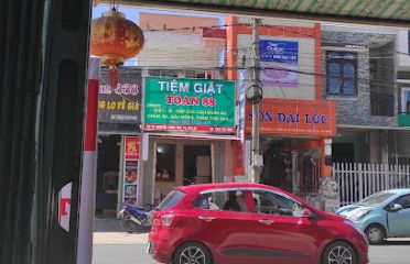 Tiệm giặt Toan