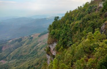 Khu vui chơi Hua Cả ( vách đá sách )