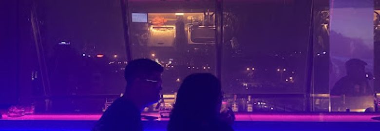 Miami Vibes- Hanoi rooftop Pub